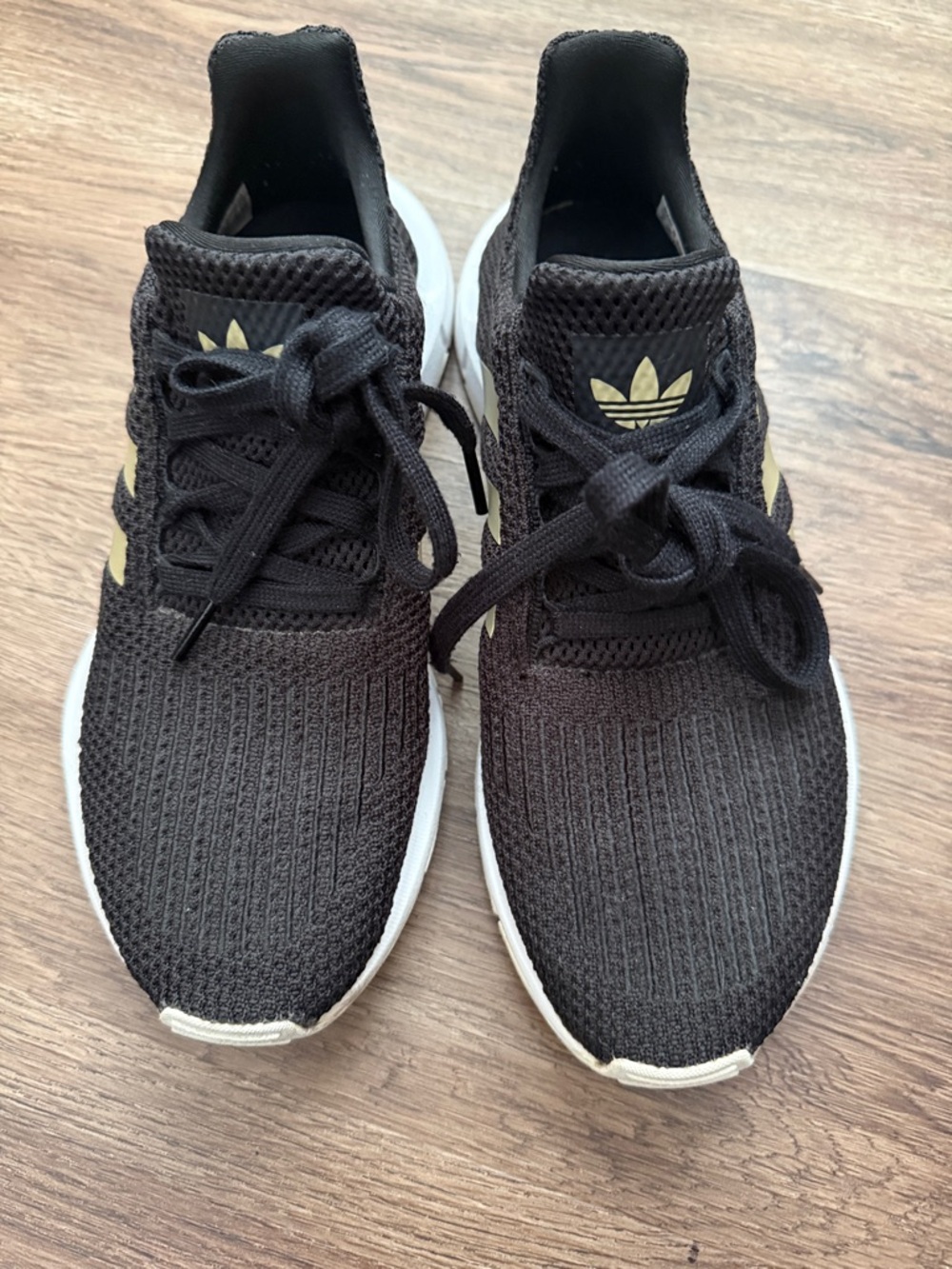 adidas Swift Run  women’s 7 size